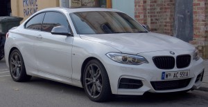 1920px-2014-2018_BMW_M235i_(F22)_coupe_(2018-07-30)_01